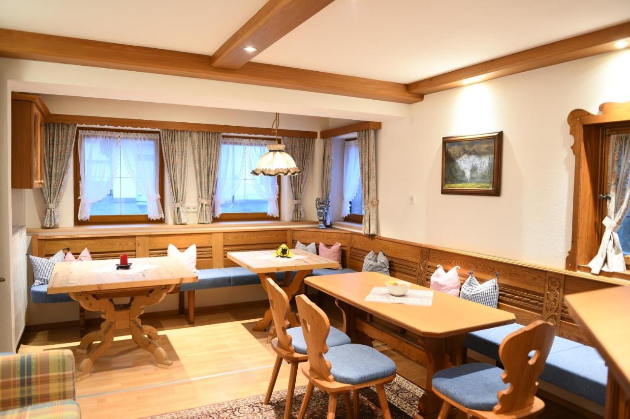 Holzschnitzers Appartements Ehrwald Exteriör bild