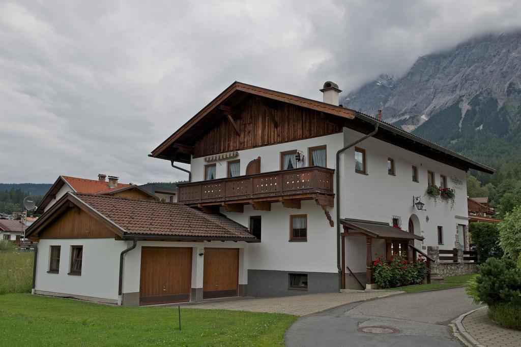 Holzschnitzers Appartements Ehrwald Exteriör bild