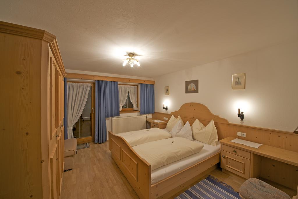 Holzschnitzers Appartements Ehrwald Exteriör bild