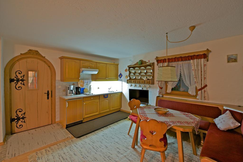 Holzschnitzers Appartements Ehrwald Exteriör bild