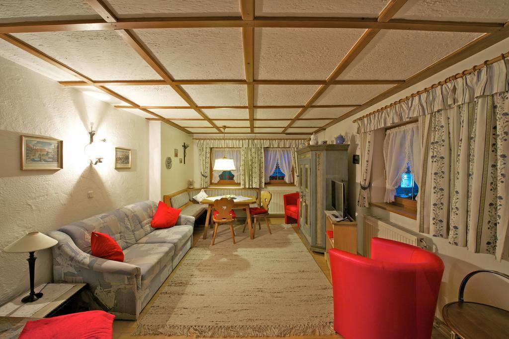 Holzschnitzers Appartements Ehrwald Exteriör bild