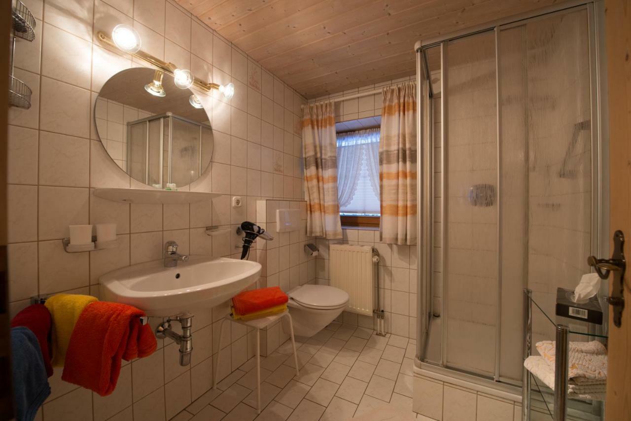 Holzschnitzers Appartements Ehrwald Exteriör bild