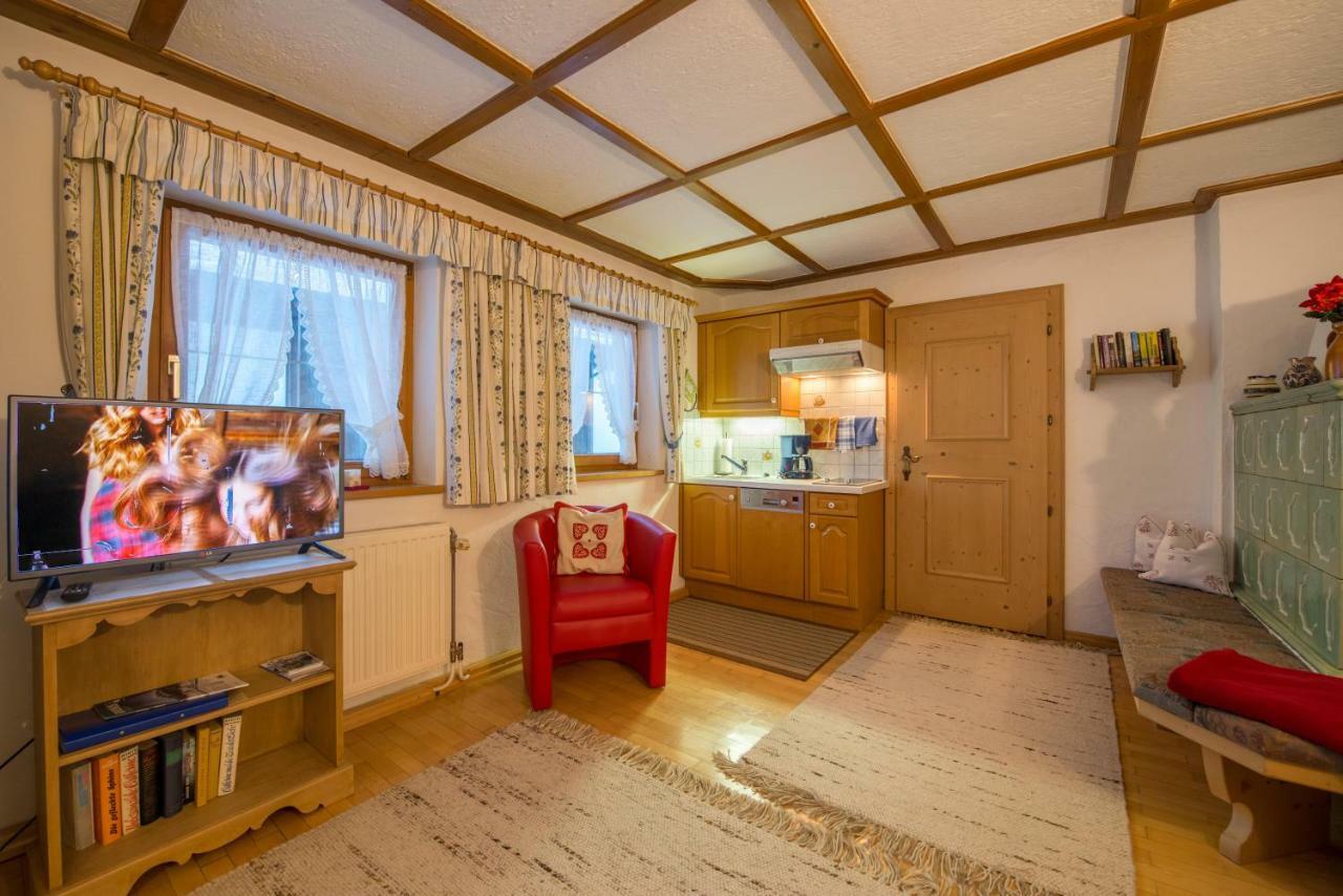 Holzschnitzers Appartements Ehrwald Exteriör bild