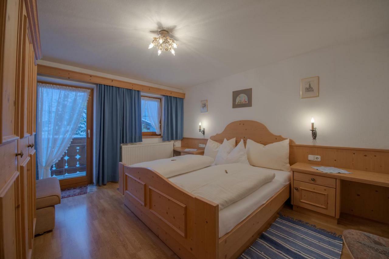 Holzschnitzers Appartements Ehrwald Exteriör bild