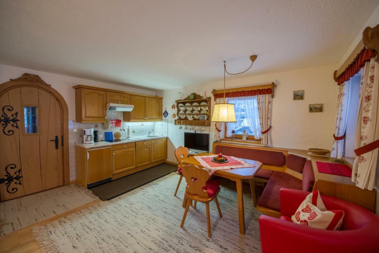 Holzschnitzers Appartements Ehrwald Exteriör bild